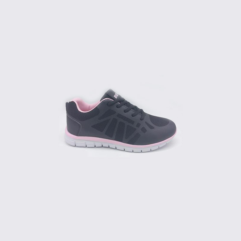 Sports shoes
